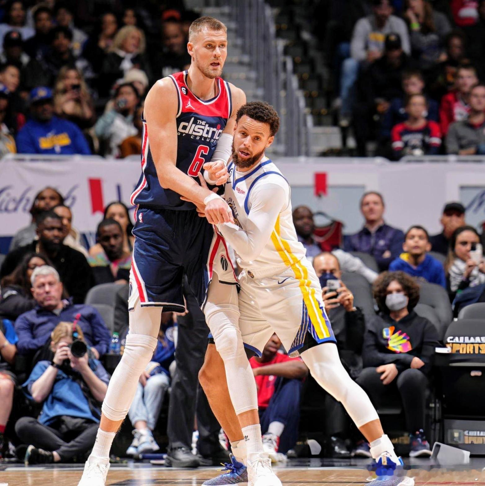 库里谈到波尔津吉斯加盟：“首先我只希望他能保持健康，这样他才能做最擅长的事。”他