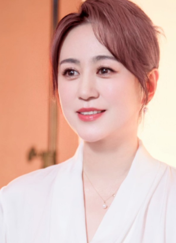 当年，马丽想买房，手里资金不够，就让沈腾邀请开发商吃饭，饭桌上，开发商提出一个要