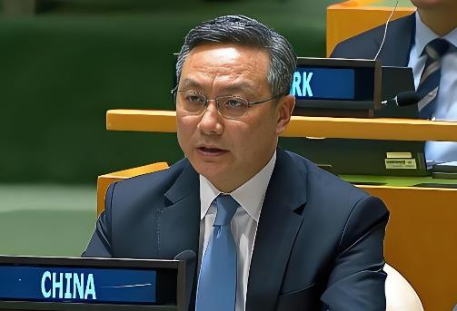 联合国高官跳过中文秀四国语言？中国大使一句话，温柔却有千钧力一位联合国高官在通