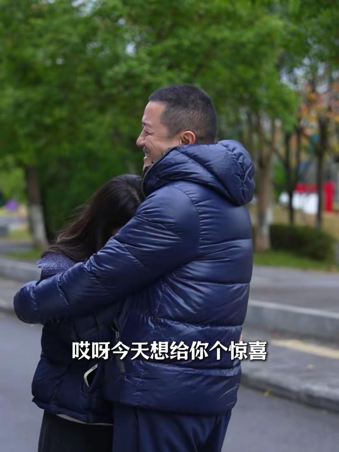 李亚鹏的第四个女儿，两人见面相拥而泣。直到现在他刷新了众多人对他的看法，虽然