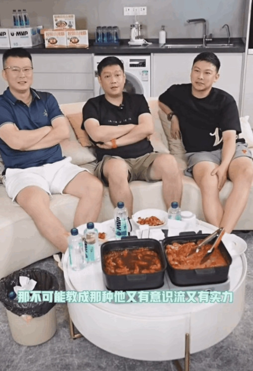 coco是刺头，又不是傻头，该说的不该说的心里能没数[捂脸哭]总算是知道莎莎喜欢答