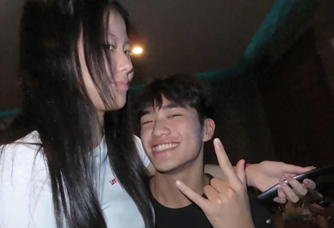 曹格儿子18岁生日高调表白女友！女友被曝是韩国素人，长相甜美乖巧