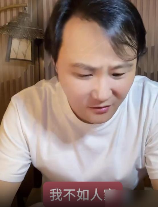 闫云达直播讲当年艺术理念不合才离开德云社，这事，就离谱。谁能想到，当年靠猥