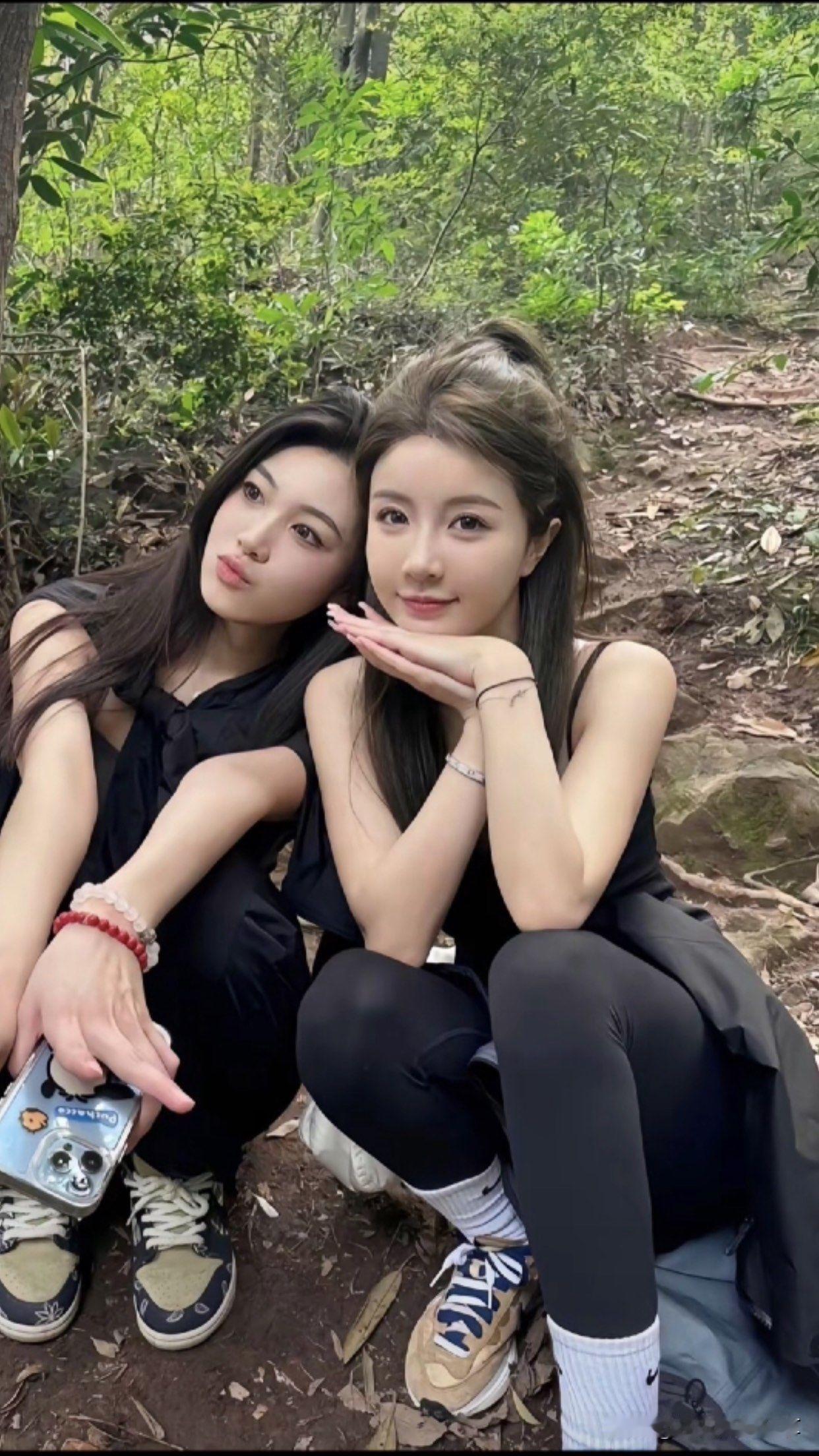 和闺蜜来一场爬山之旅，简直太快乐啦！出发前，我俩就像两个小疯子，兴奋得不行，各种
