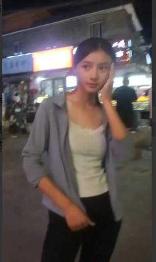 南阳街拍素颜女孩七七火了，七七妈妈回应了。七七妈妈感谢大家的关注与支持，七七一