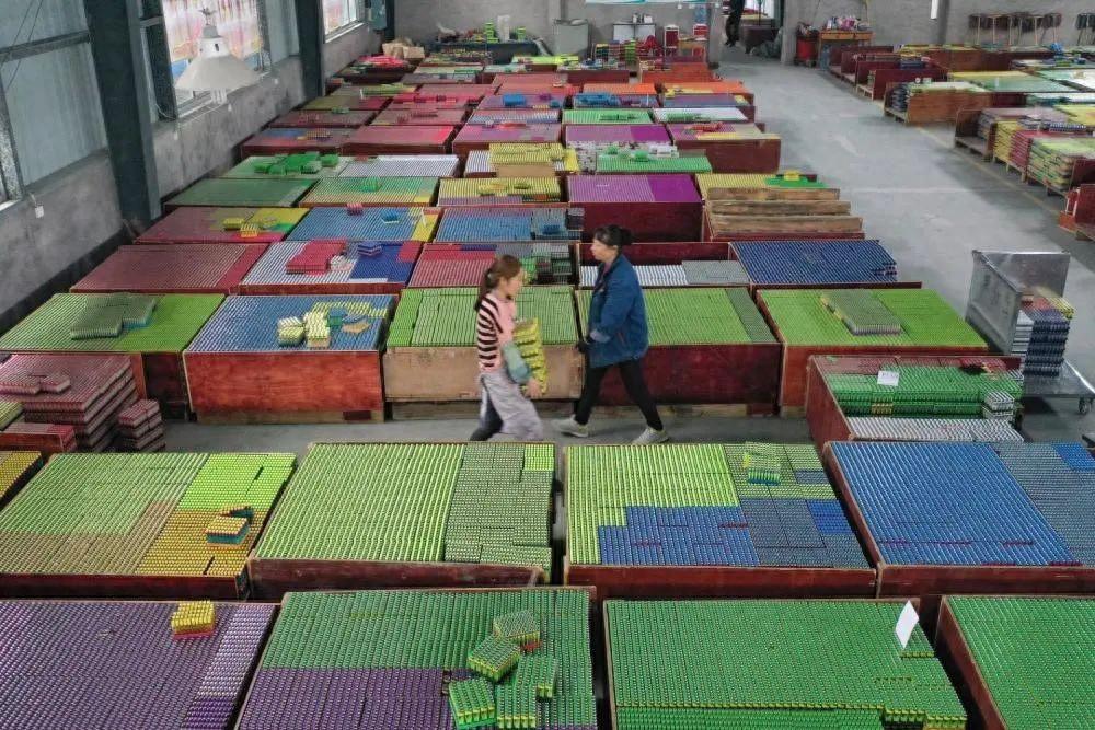 中国用1块钱的东西拿捏了全球13亿人，欧美国家抢不走，独步全球在超市收银台、