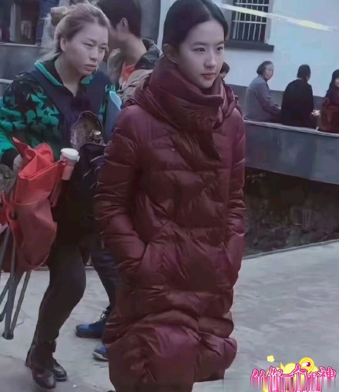 白鹿新造型被吐槽精致土，问题真的只在衣服吗我刷到白鹿《开到荼蘼》这套短发红背心造