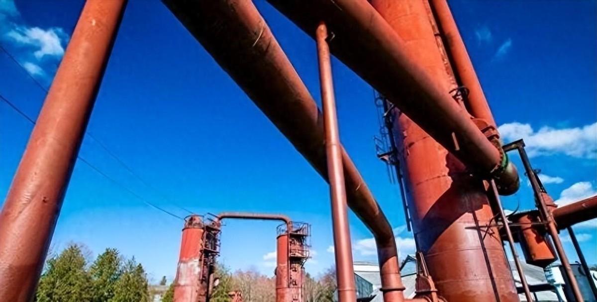 印尼指着地图上的镍矿带，心里美滋滋的，觉得捏住了全球新能源汽车的命门。谁承想