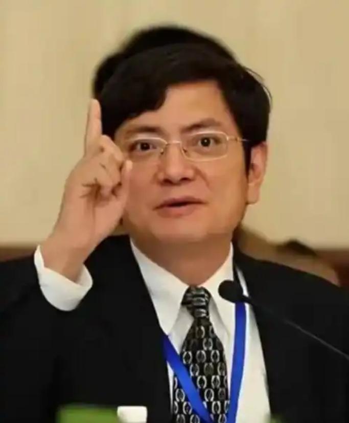 郑强教授曾说过一句话，我认为很有道理！“到了今天中国人民还在犯傻，就像喝了什么迷