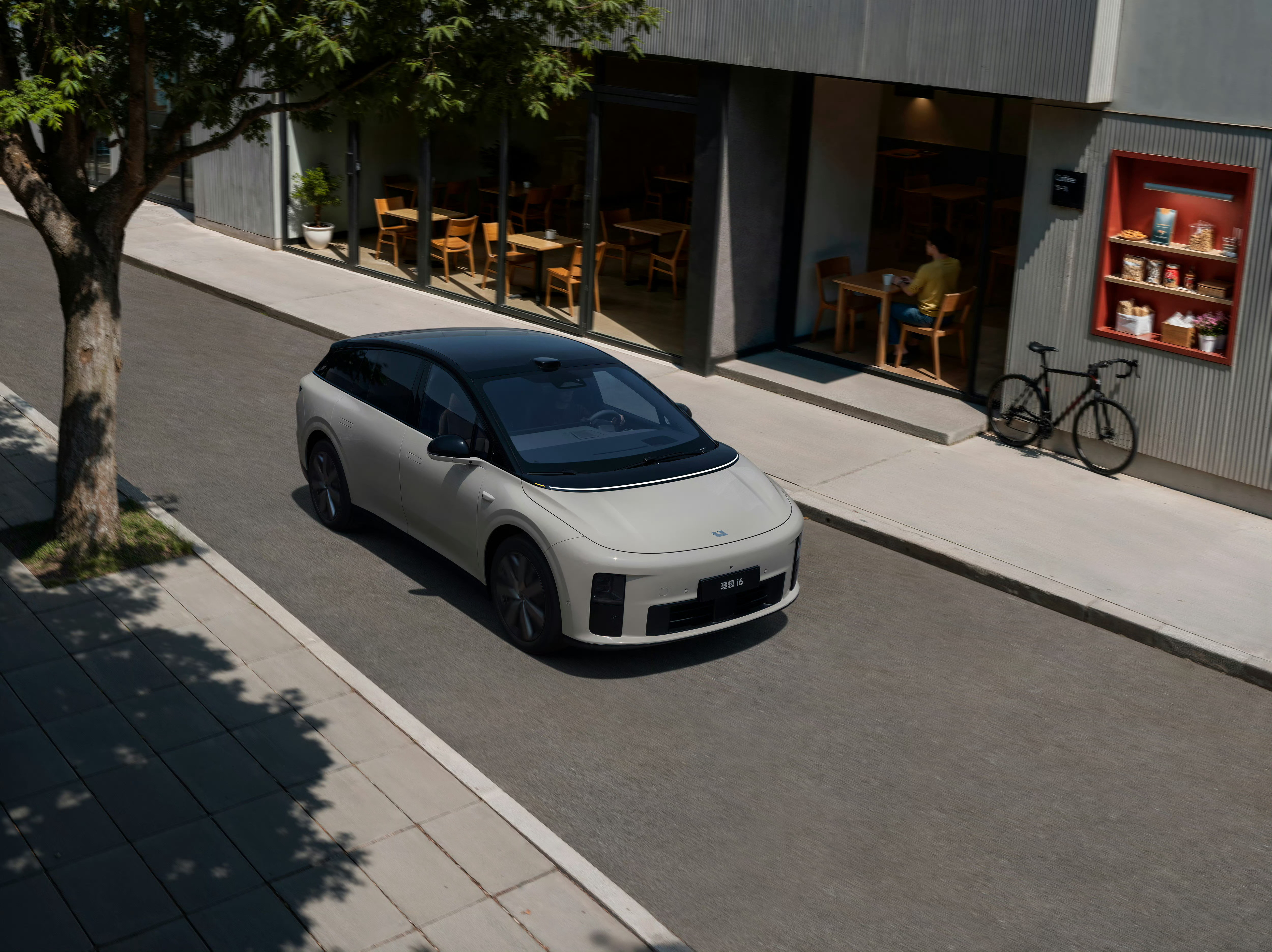 理想i6信息🌟续航最高达710km（单电机版本），百公里电耗低至13.6kWh