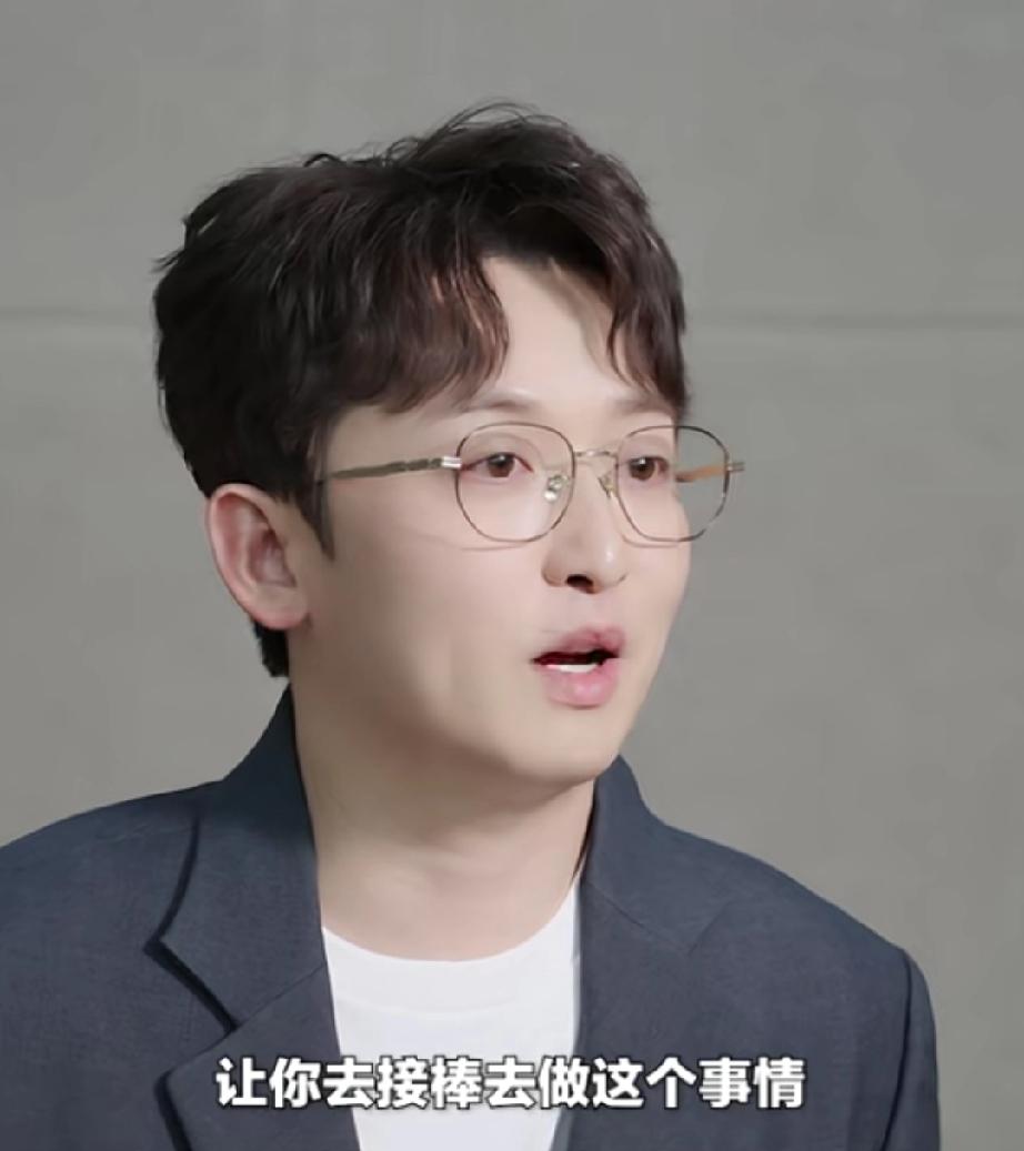 姚译添回忆接手跑男的心情，开心又压力山大他说当时觉得这么大的节目，已经有很多
