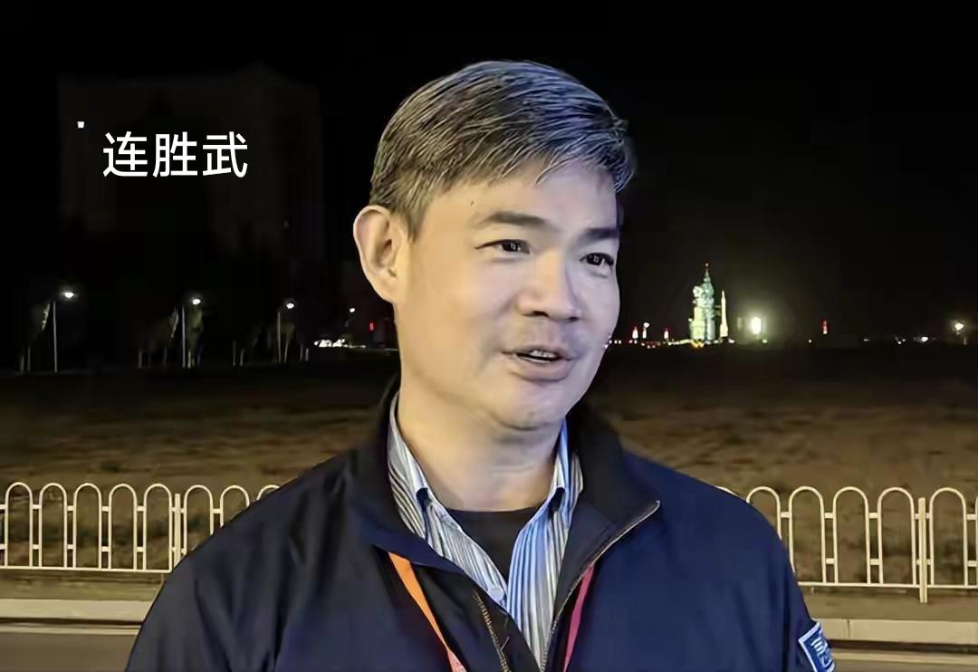 这是连战的二儿子连胜武和大儿子连胜文，在实际表现中，连胜武聪明、智慧，有主见。连