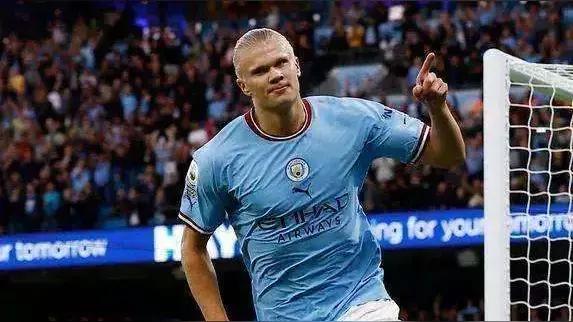 天选之子再发神威，哈兰德再次成为背景，阿尔瓦雷斯近期发挥神勇让曼城后悔莫及！