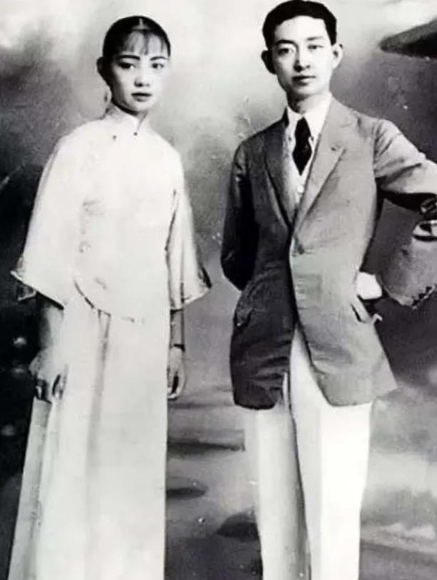 1956年，62岁的梅兰芳满怀期待地找到已离婚多年的前妻孟小冬说：“跟我回大陆吧