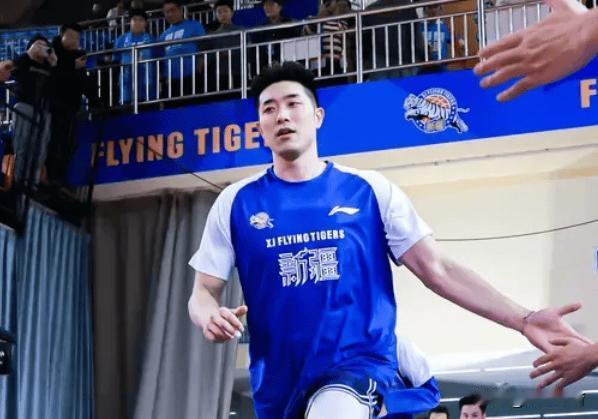 新疆男篮官宣吴冠希赛季报销！北京时间2月7日，新疆广汇男篮官方宣布球队主力中