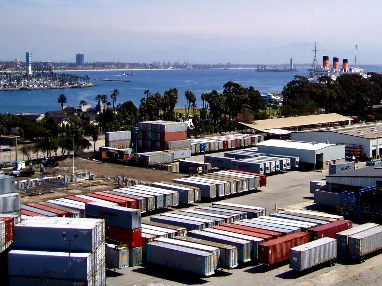 求进口，美国喊话中国当地时间2月17日，美国最繁忙的海港洛杉矶港执行董事塞罗卡