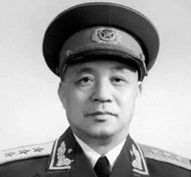许世友虽然大度，但对这两位开国上将，却耿耿于怀“1937年秋的延安窑洞，突然传