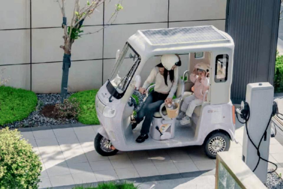 安装了太阳能板的电动三轮车，你会买吗？在使用电动车的时候，最担心的是电动车的