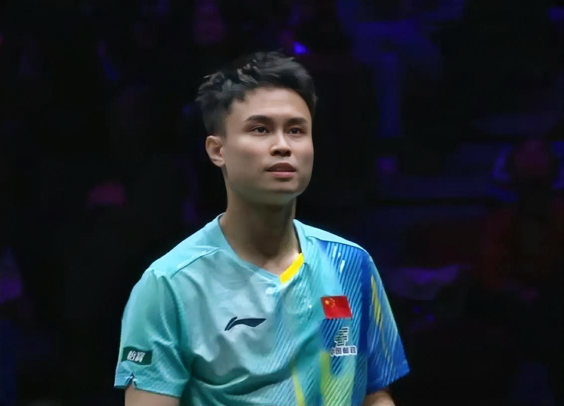 黄友政一轮游，内战输队友周启豪！小将止步首轮，老将继续战斗！从这场球可以看出