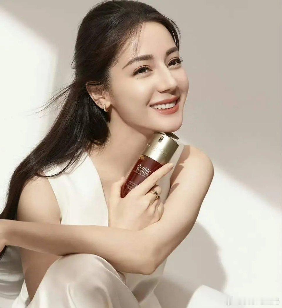迪丽热巴的品应该比赵露思的卖的好吧？​