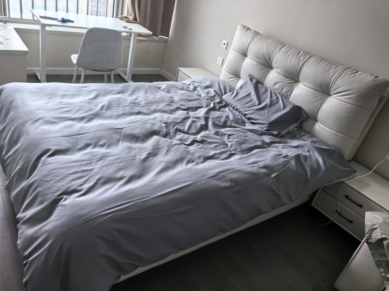 今天被儿子教育一顿；起因就是他去武汉找了一个工作上；然后，公司的单身宿舍，都是合