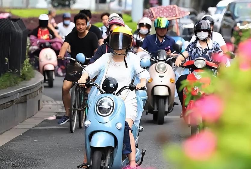 最近国家又放出了电动车新标，其中最引人注目的还是25km的时速限制。虽然这个限制