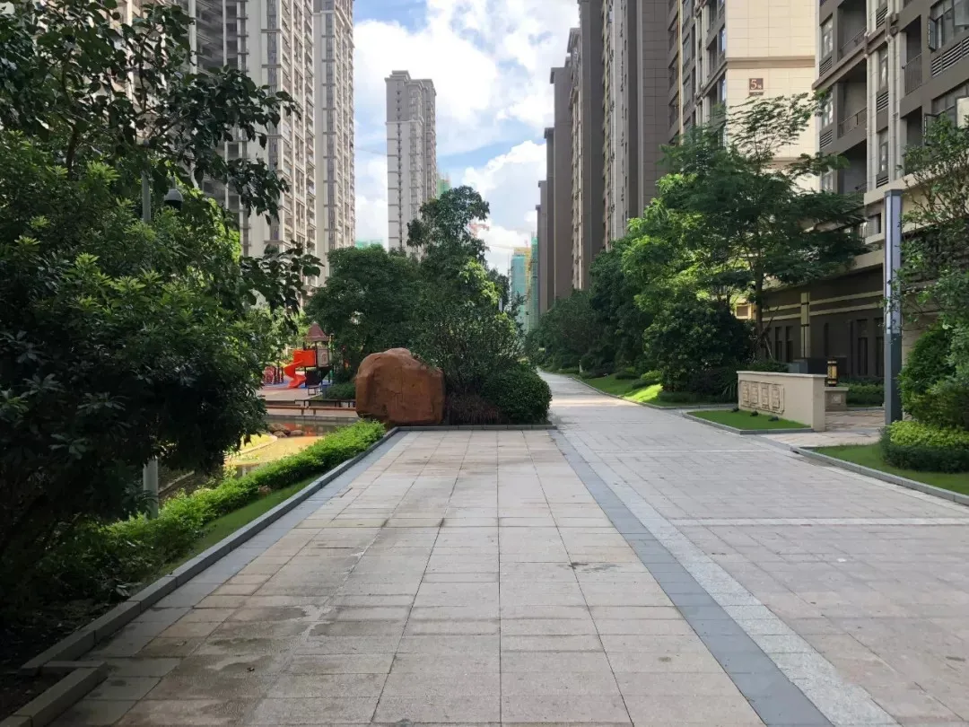 收房注意！这几笔钱不用交给开发商新房交房，有些开发商会额外收燃气、水电开户费。记住：新建商品房，初装