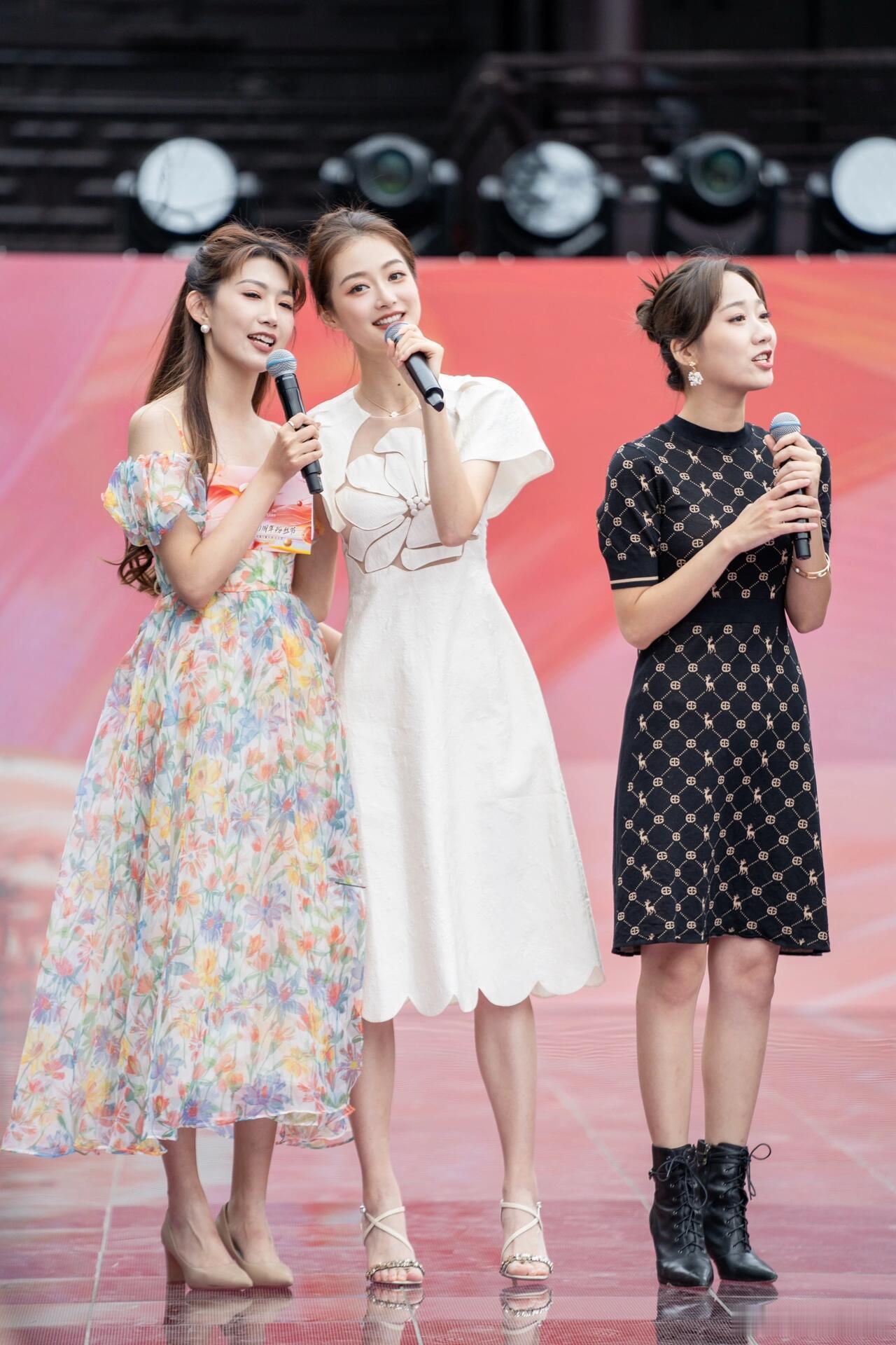 冯琳东方卫视20周年粉丝节演出​​​