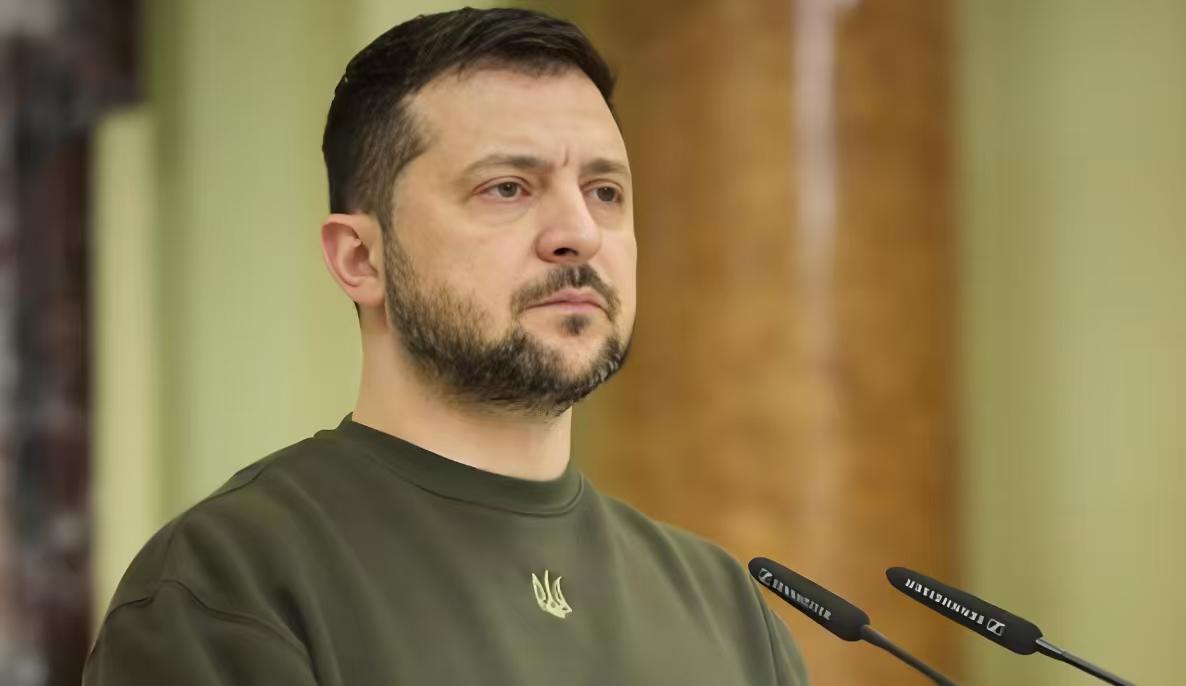 泽连斯基早就不是当年的“傻白甜”了，几年的战时总统，让他成熟了很多。就拿他同意选