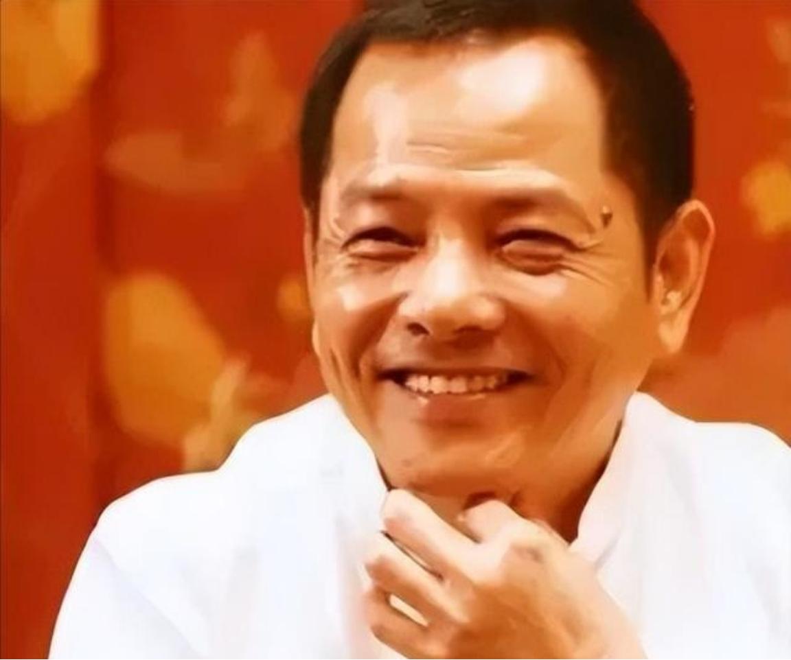 2012年，刚出狱的崩牙驹身无分文，他找曾经的小弟洗米华求助，洗米华甩出3000