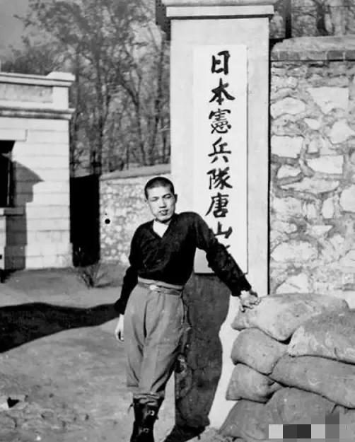 1946年，就在国军枪决日本战犯鹤丸光吉时，他突然猛地扭过头，扯着嗓子用日语狂喊