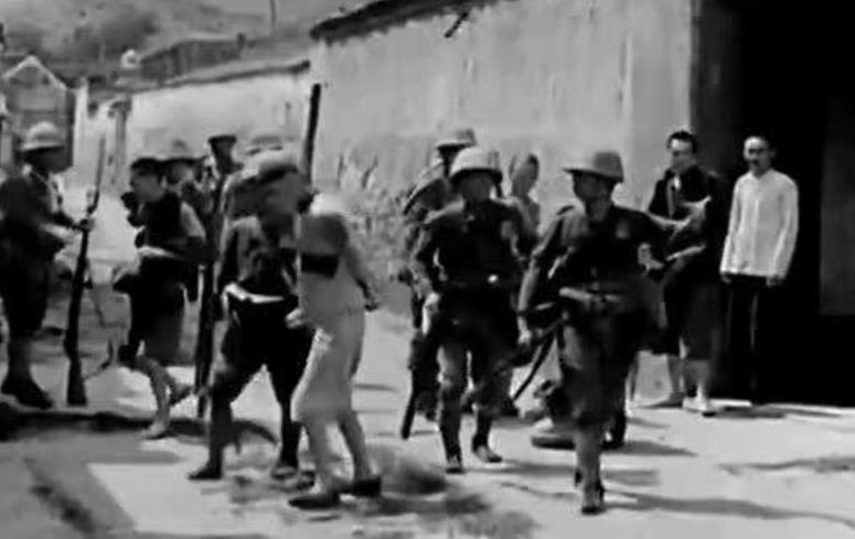 1937年日军大举进攻南京，南京沦陷，曾经的南京富太太们也难逃毒手，纷纷惨死在恶