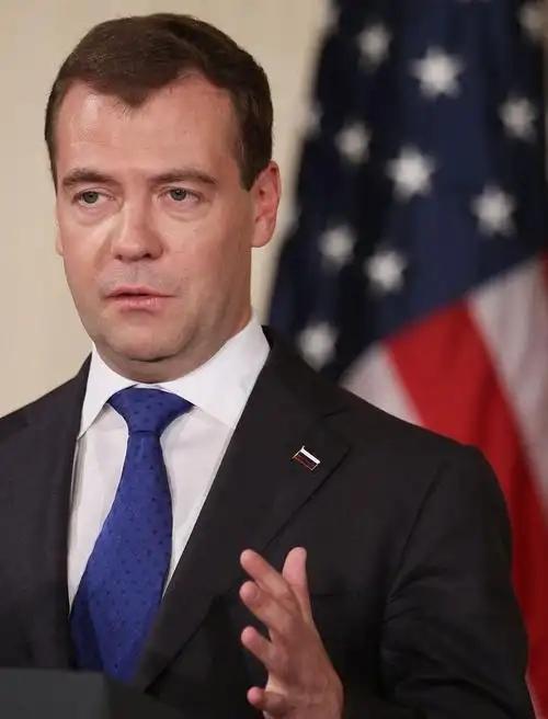 梅德韦杰夫：一旦战败，就用核弹攻击4个国家，让世界进入末日，将动用战略核武器针对