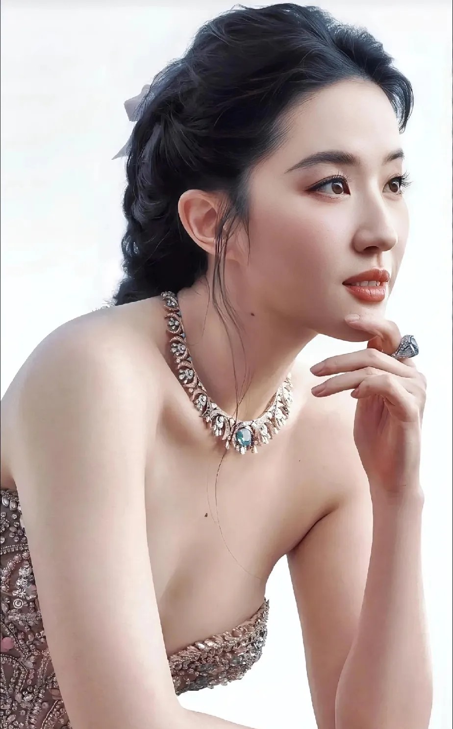 这就是珠圆玉润吧？如果她死乞白赖软磨硬泡胡搅蛮缠一定要嫁给我，该怎么办？