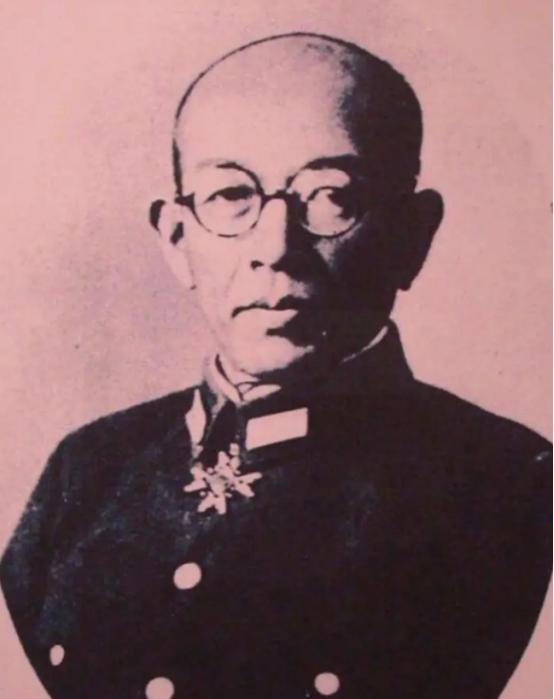 1939年，日军少将中村正雄被击中腹部，身受重伤，军医为了取出子弹，只能切开他的