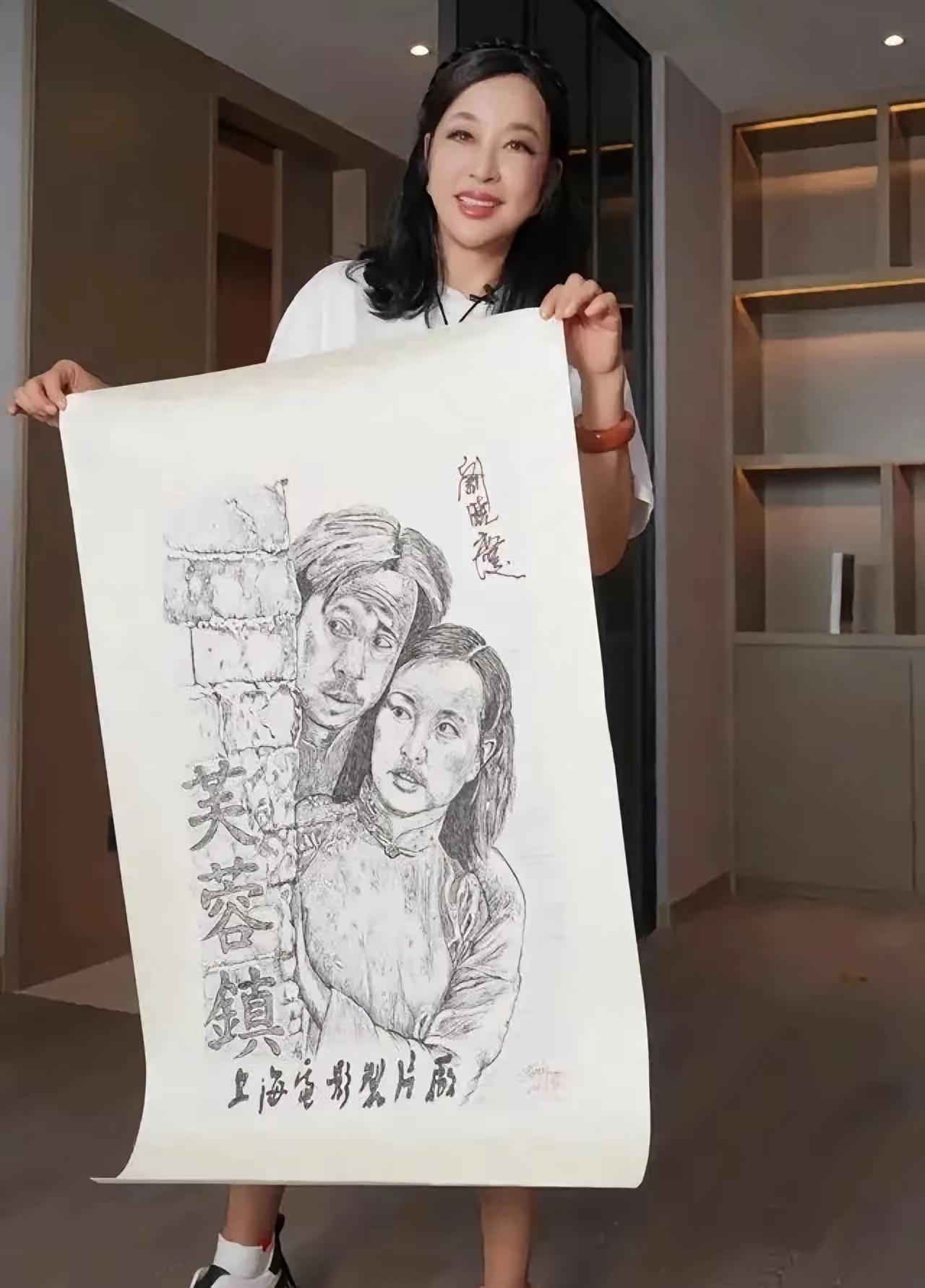 我要为刘晓庆老师点个大大的赞，这幅画作得精妙绝伦。寻常没有半点绘画功底的人，根本