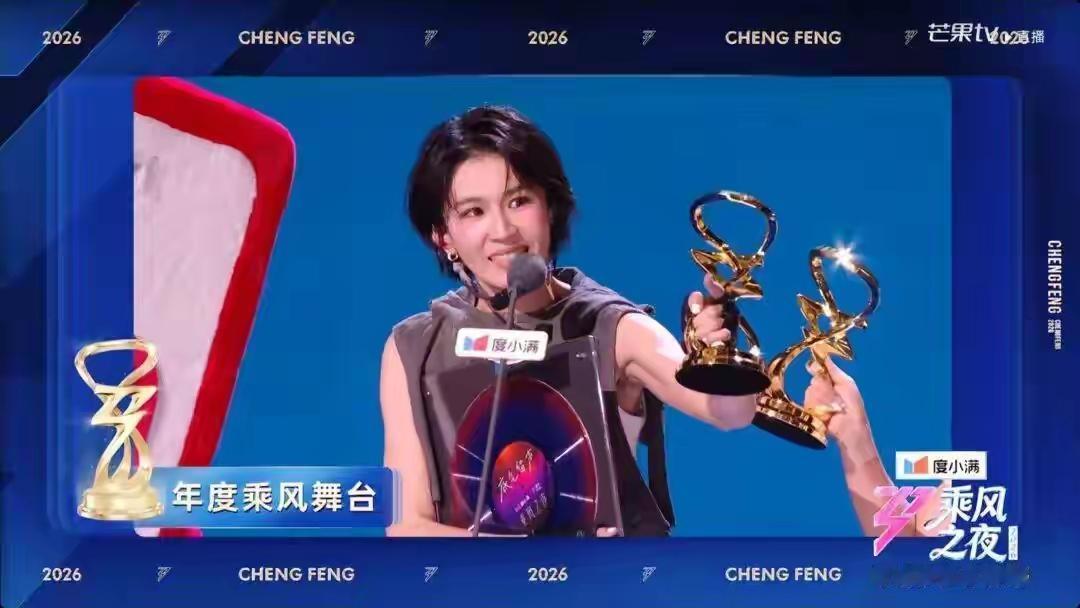 节目一停，全都打回原形。各自回家，各自找饭吃。曾沛慈刚🉐了冠军一周，就