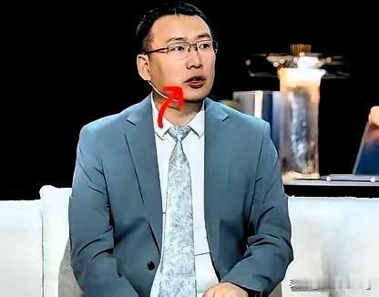 储殷教授一句“坏人太多，不奉陪了”，真是把“体面退场”玩成了心虚遁走！明明是