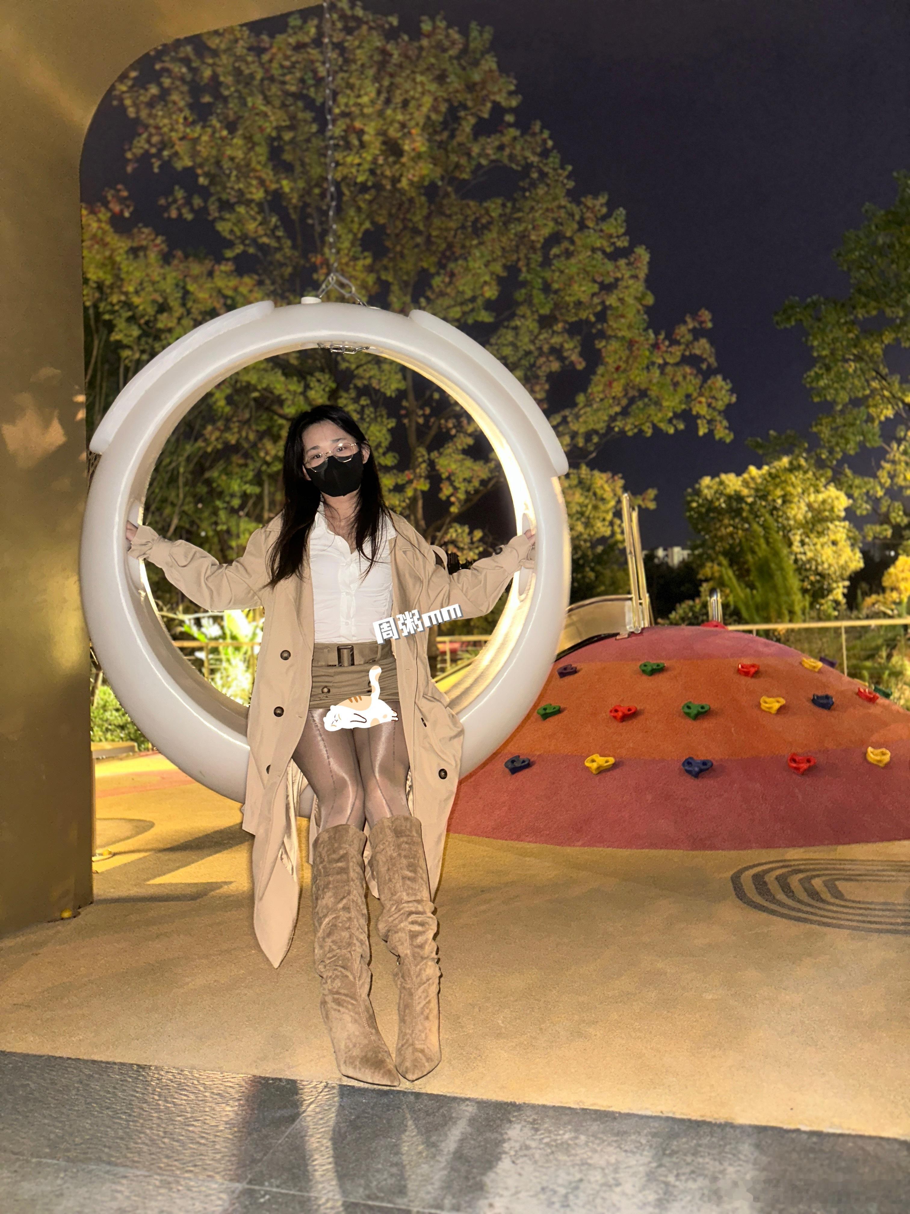 荡秋千～​​​