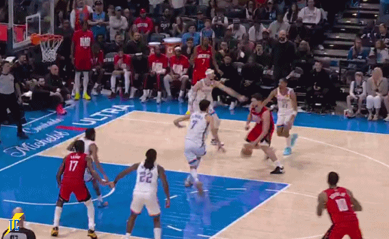 昨日雷霆不敌火箭的最后两分钟裁判报告显示出现了一次漏判：塔里伊森在与以赛亚乔抢篮