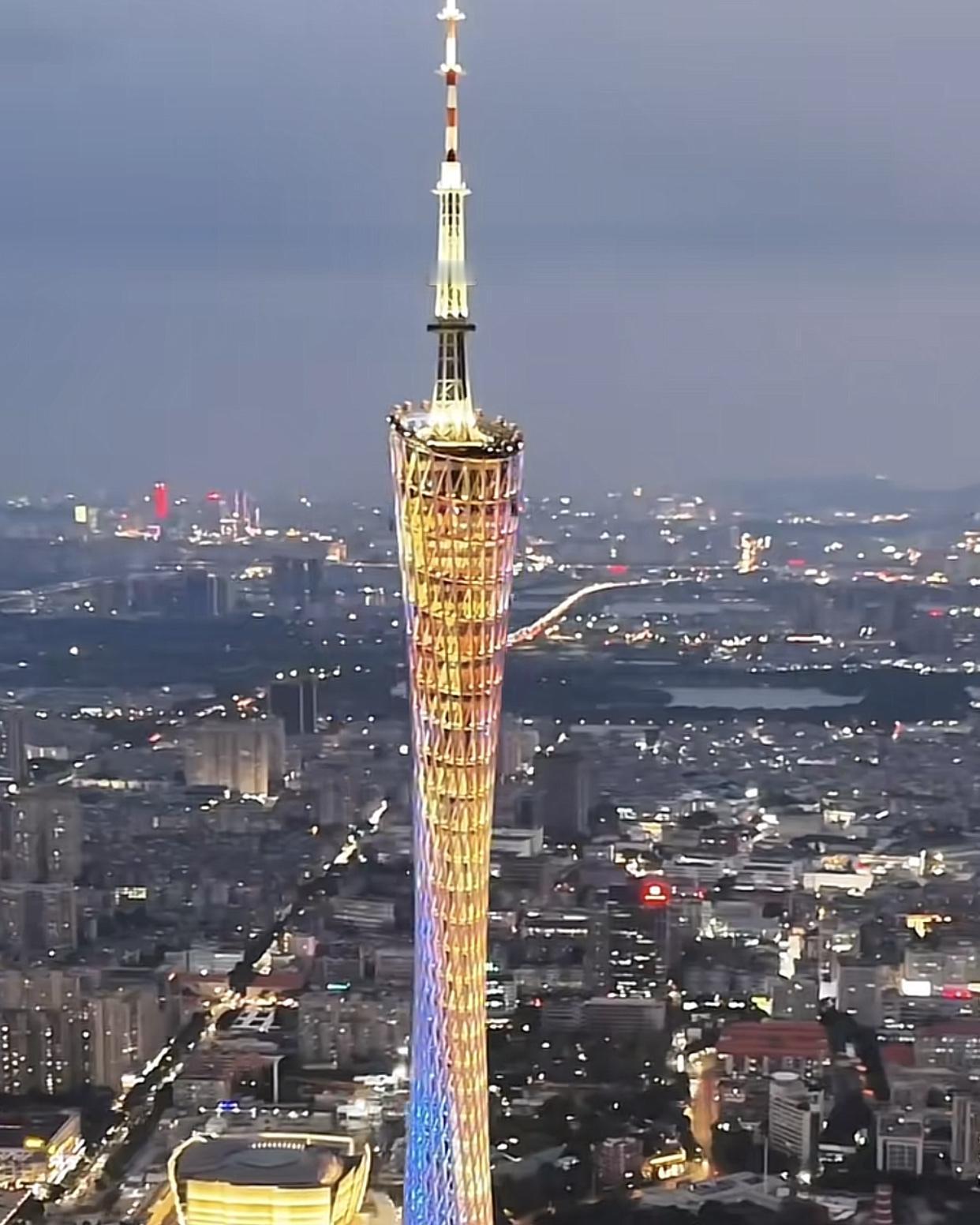 我敢说，上面那个塔顶，98%的广州人都没上过！我虽然去过N次广州塔，但上去只有