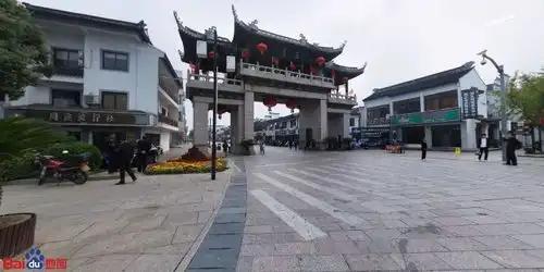 核心六大古镇排名：1、‌周庄‌被誉为"‌中国第一水乡‌"，拥有900多年