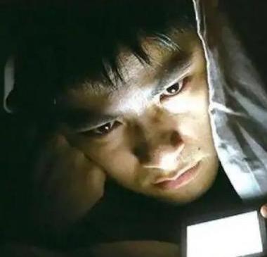 为什么黄色网站千万不要乱点？说实话，看到这个问题我想笑——不是笑话你，是笑那些总