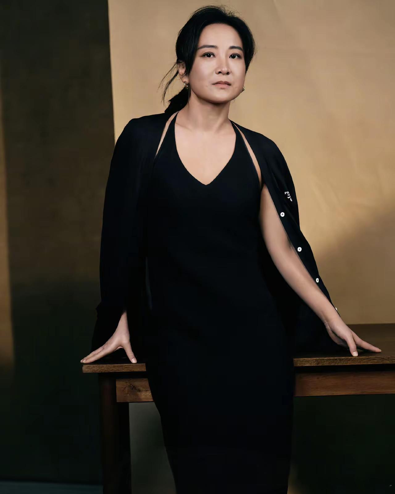 贾玲新片再陷争议！自导自演模式遭抵制，网友怒批：格局太小！