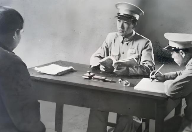 1950年6月，无线电监测站，捕捉到一段奇怪的电波。技术人员连夜破译，结果吓人：