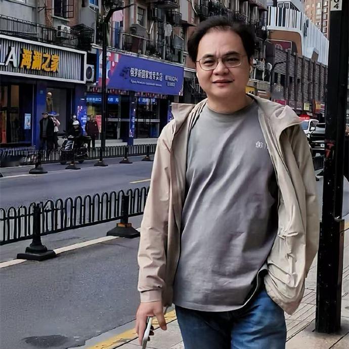 德云社演员韩国游玩，总教习高峰江边有感，听扒马褂感受初夏！德云社演员在完成韩国首