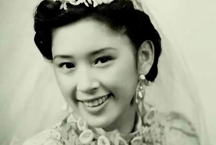 1966年，27岁的胡友松发现“大姨妈”没来，她告诉了75岁的丈夫李宗仁，李宗仁