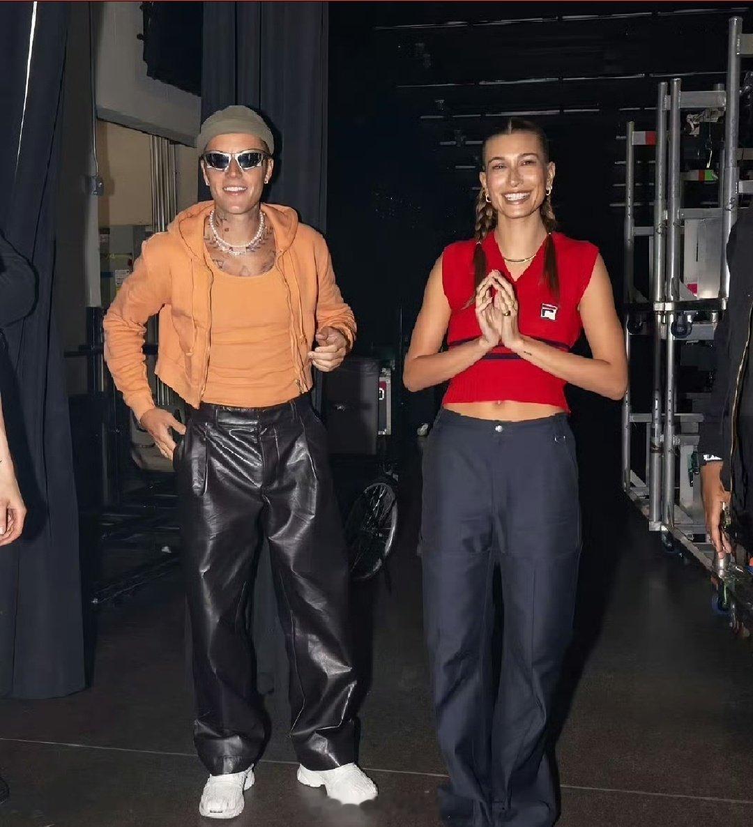 比伯海莉格莱美红毯比伯海莉格莱美红毯杀疯了！全黑情侣装配一脸啊