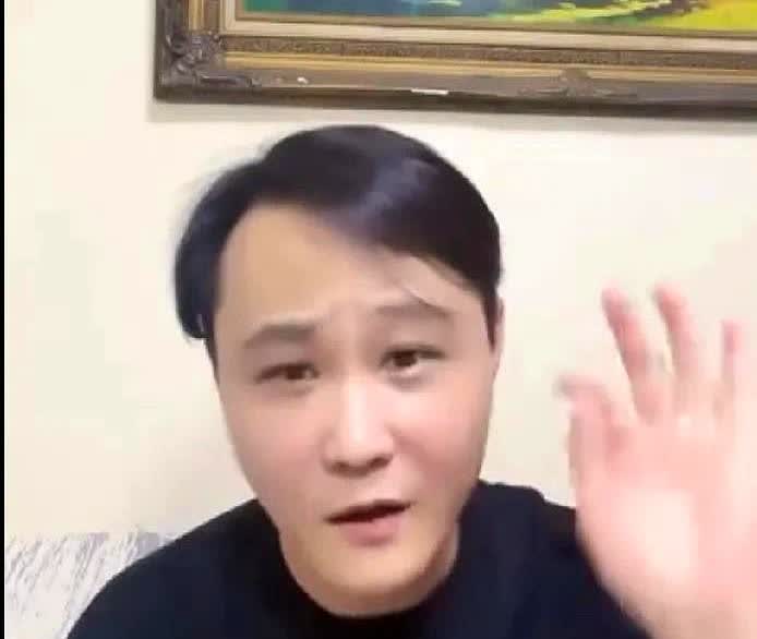 高峰去年收徒弟，有一个徒弟拜师前反悔了，叫宋艺。当时闹得很尴尬，很多人误