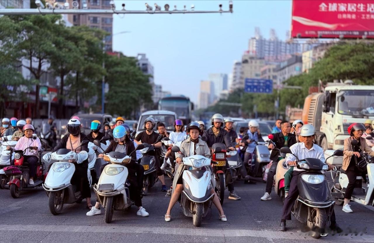 你那辆改装过的小电驴，最好藏严实点。从今年1月1日开始，它已经见不得光了。